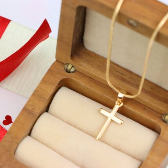 "Minimalist Rose Gold Cross Pendant in Smooth Finish, XPPT1834 - Picture 9 of 13